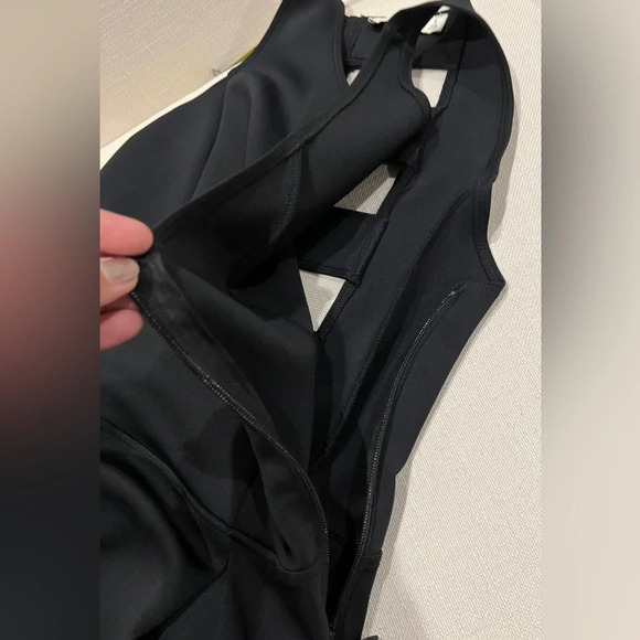 Abercrombie Little Black Dress with Cutout in back, size Small Preowned - Picture 6 of 7